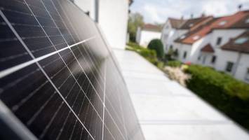 so kommen mieter und eigentümer zu einem balkonkraftwerk