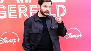 daniel brühl hätte früher gerne mode-tipps bekommen