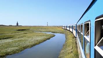 Schienenbagger kippt auf Wangerooge um - Keine Fährfahrten