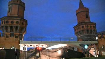 filmdreh von bekannter regisseurin auf der oberbaumbrücke