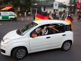 grillen, gejohle und gema: fußball-em: was fans tun dürfen - und was nicht