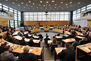 umfrage-ergebnisse zur landtagswahl in thüringen 2024: wer liegt in den umfragen aktuell vorn?