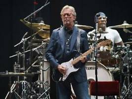seite an seite mit roger waters: eric clapton wirft israel völkermord vor