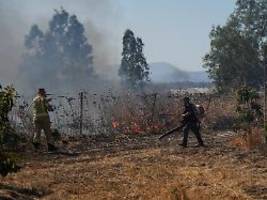 Über 100 geschosse abgefeuert: hisbollah startet einen der größten angriffe auf israel