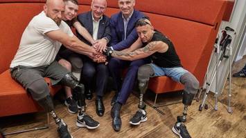 wegner und klitschko besuchen verletzte soldaten