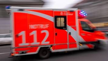 auto rammt radfahrer (58): opfer mit hubschrauber in klinik