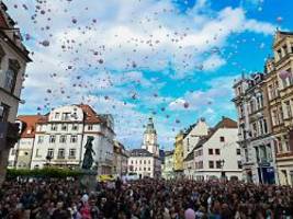erleichertung über festnahme: tausende döbelner trauern um neunjährige valeriia