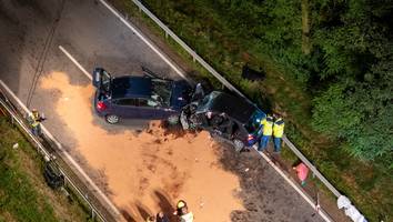 in bayern - schlimmer frontal-crash! junge (7) stirbt, fünf menschen in lebensgefahr