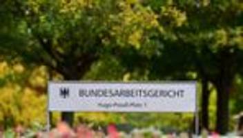 urteile: kein anspruch auf bezahlung bei verstoß gegen impfpflicht