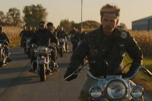 neu im kino: in the bikeriders regieren wilde kerle auf dicken maschinen