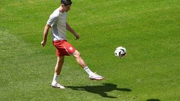 Kann Lewandowski spielen? Polens Trainer lässt es offen