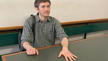 prozess gegen klimaaktivisten nach klebe-aktion gescheitert