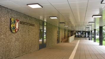 haushaltshilfe nimmt seniorin aus – fast 400.000 euro weg
