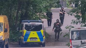 sek-einsatz bei wohnunterkunft – zeugen hörten schüsse