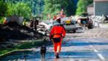 kanton graubünden: schwere schäden und vermisste nach hochwasser in der schweiz