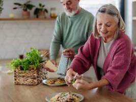 gesund und glücklich?: wie käse auf das wohlbefinden im alter einzahlt