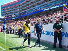 Mexiko müht sich in die Copa: Valencia erweist Ecuador mit Karate-Kick einen Bärendienst