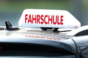 theoretische fahrprüfung fürs auto: fahrlehrer verrät, welche fragen die meisten probleme bereiten