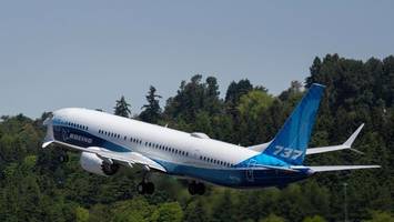 Müllwagen fährt in Boeing – Passagiere vermuten Erdbeben