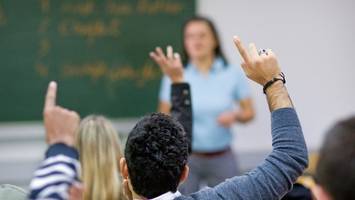 wie viele lehrerinnen und lehrer an berlins schulen fehlen