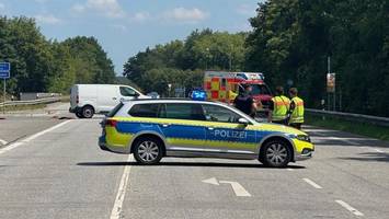 hubschrauber im einsatz: transporter mit motorrad kollidiert