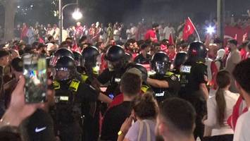 Türkische Fans in Berlin feiern Einzug ins Achtelfinale