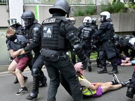 AfD-Parteitag: Proteste, Blockaden und Verletzte