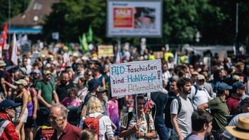 Massive Proteste gegen AfD – Zwei Polizisten schwer verletzt