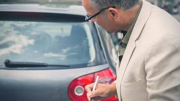 Großbritannien - Autofahrer tricksen Überwachungskameras mit billigen Fake-Kennzeichen aus