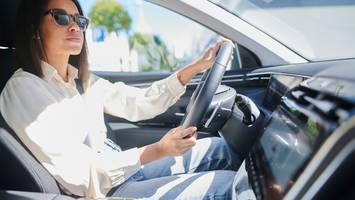 bußgeld möglich - diese sonnenbrillen sind beim autofahren nicht erlaubt