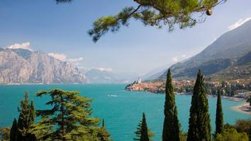 300 Menschen im Krankenhaus - Norovirus-Ausbruch am Gardasee - was das für Urlauber bedeutet