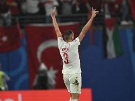 Völlig inakzeptabel: Große Empörung nach Wolfsgruß bei Türkei-Spiel
