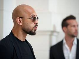 ich bin frei: frauenfeindlicher influencer andrew tate darf rumänien verlassen