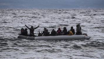 küstenwache drängt wohl flüchtlingsboot zurück – sieben tote