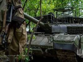 t-90m-proryw-panzer: ukrainer feiern erbeutung von putins wunderwerk der technik