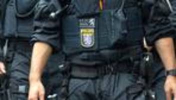 chatgruppe itiotentreff: polizisten bekommen kein gerichtsverfahren wegen rechtsextremer chats