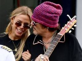 russin, model, 28: johnny depp soll neue freundin haben