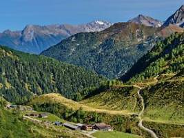 folgen der klimakrise in alpen: berghütten und wanderwege drohen wegzubröckeln