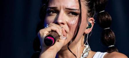 sängerin nina chuba übt autofahren und überwindet ihre angst