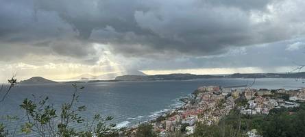 erdbeben unweit von italiens supervulkan löst angst bei anwohnern aus