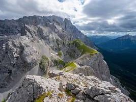 Tödlicher Unfall auf Zugspitze: Bergsteiger stürzt 300 Meter tief in den Tod