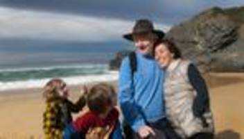 wikileaks-gründer: erstes familienfoto mit julian assange seit seiner heimkehr