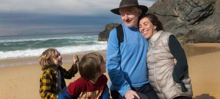 Erstes Familienfoto mit Julian Assange seit seiner Heimkehr
