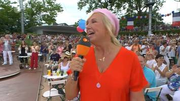 Andrea Kiewel trägt Israel-Kette im „Fernsehgarten“ – ZDF reagiert