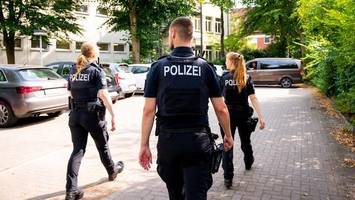 Nach Messerattacke: Großaufgebot der Polizei sucht Tatwaffe