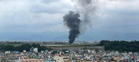 18 Tote bei Flugzeugabsturz in Kathmandu – nur der Pilot überlebt