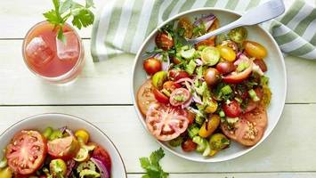 Saisonal genießen in 25 Minuten: Bloody-Mary-Tomatensalat