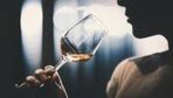 erkrankungen aus alkoholkonsum: warum alkohol für frauen besonders gefährlich ist