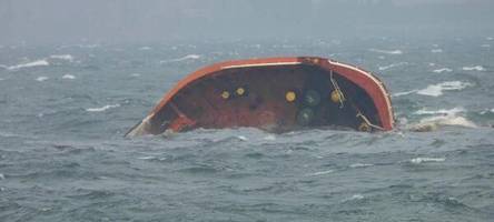 Öl tritt aus gesunkenem Tanker vor Philippinen aus