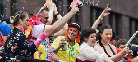 «Happy Pride» - Viele feiern beim Berliner CSD